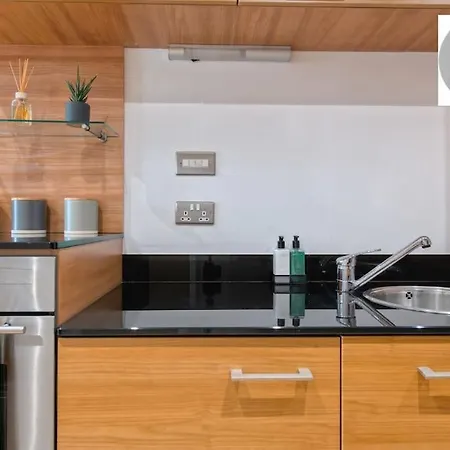 ✪leisure Stay✪relocation Or Business Stay✪1bed - Free Secure Parking Space Apartament *